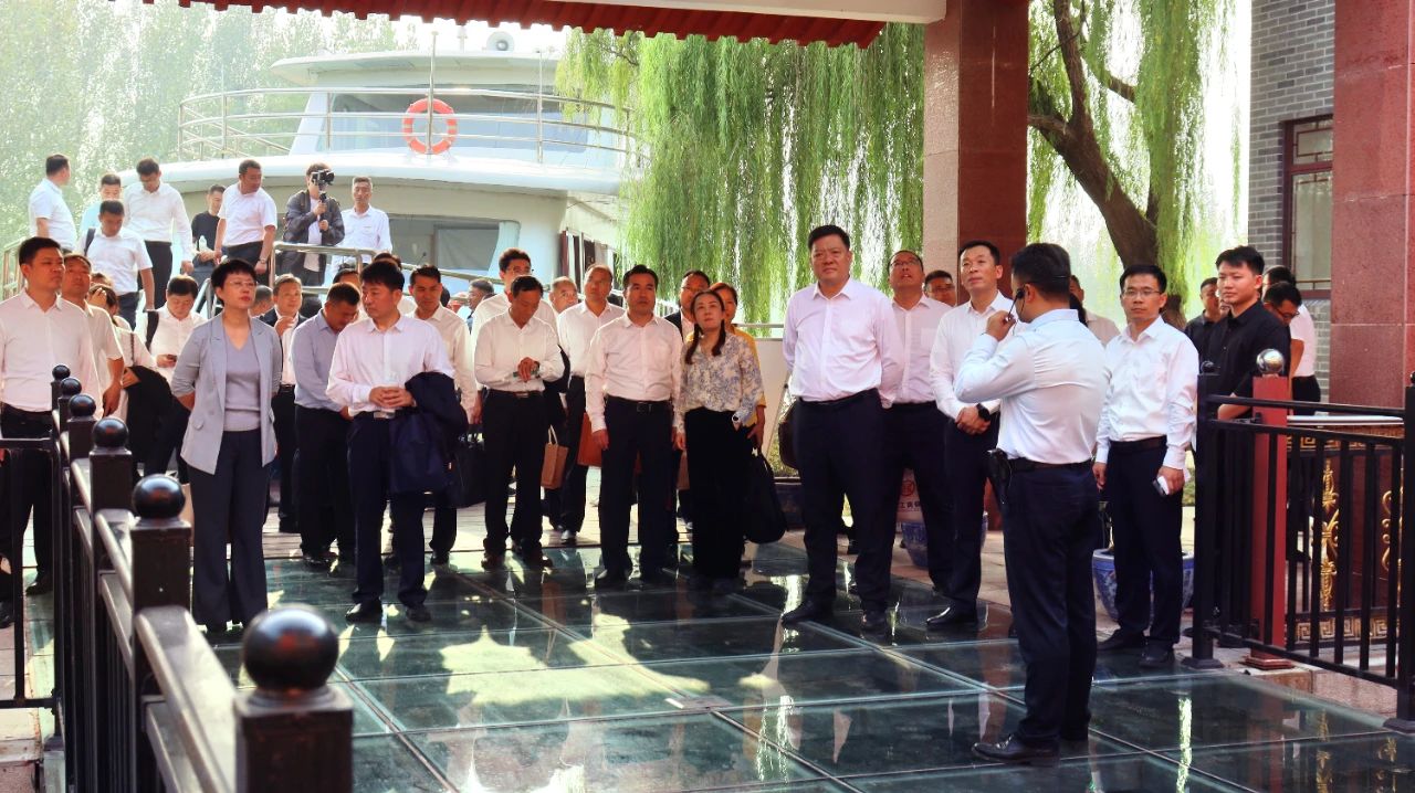 現(xiàn)場(chǎng)辦公 干在一線 | 孔子文旅集團(tuán)召開(kāi)黨委（擴(kuò)大）會(huì)議暨重點(diǎn)項(xiàng)目建設(shè)現(xiàn)場(chǎng)會(huì)