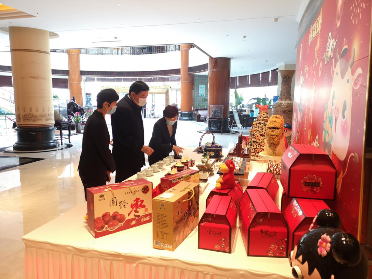 孔子文旅集團(tuán)董事長楊鳳東帶隊(duì)檢查春節(jié)期間安全生產(chǎn)和疫情防控工作并慰問值班人員