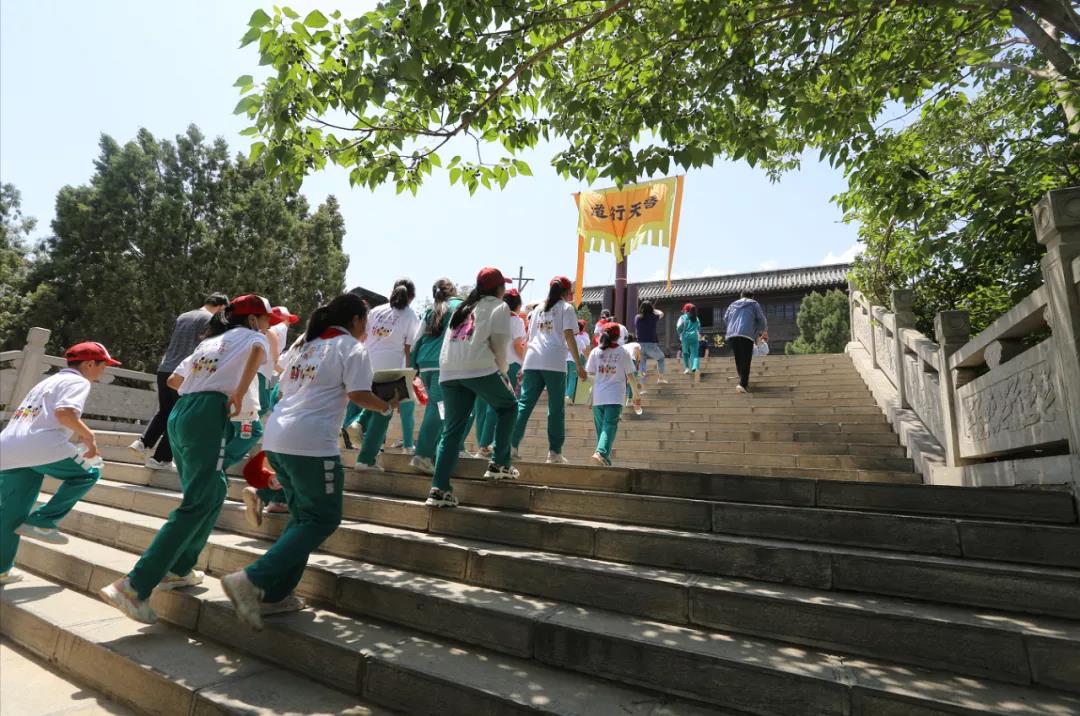 千人大團訪水滸 跨省研學(xué)游梁山